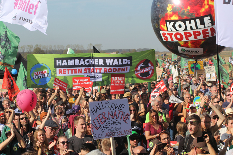 Demo gegen Kohle Tagebau Hambach