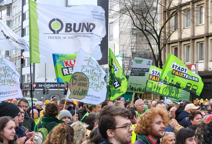Der BUND beim Klimastreik in Düsseldorf. [Foto: Dirk Jansen]