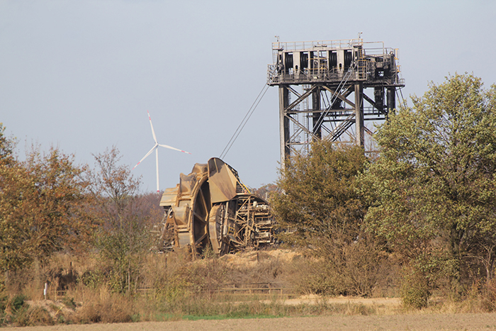 RWE erweitert den Tagebau Hambach. Dabei geht auch wieder Wald verloren. [Foto: Dirk Jansen]