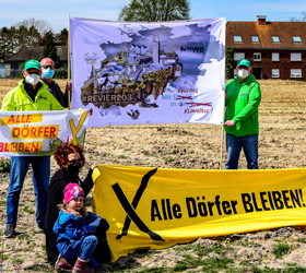 Protest von BUND und 'Alle Dörfer' bleiben gegen "Revierpakt" in Lützerath. [Foto: Alexander Franz]