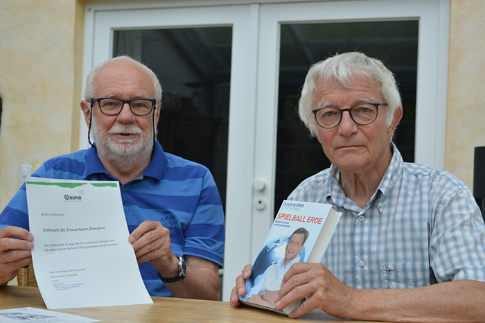  Dieter Attig (rechts) und Willi Hennebrüder vom BUND Lemgo. [Foto: BUND Lemgo]