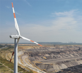 Windenergie oder Braunkohlenstrom? [Foto: Dirk Jansen]