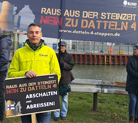 "Keine Kohle für Putins Krieg", fordert Thomas Krämerkämper vom BUND. [Foto: Dirk Jansen]
